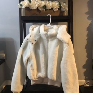 NWOT Yoga M Pristine Foxy Sherpa Jacket